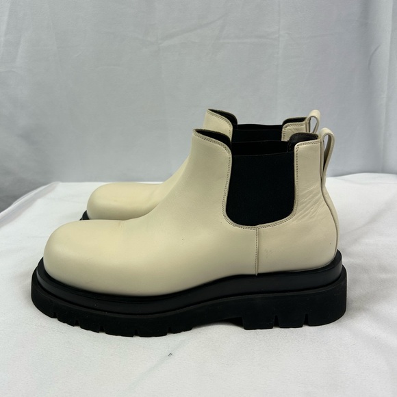 BOTTEGA VENETA
Men’s Lug Leather Chelsea Boots main image 5